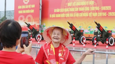 Hình ảnh rộn ràng tại sân Mỹ Đình trước lễ kỷ niệm 80 năm Cách mạng tháng Tám