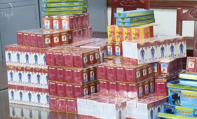 Số tang vật thuốc giả bị thu giữ. Ảnh: Công an Thanh Hoá 1-3194.jpg