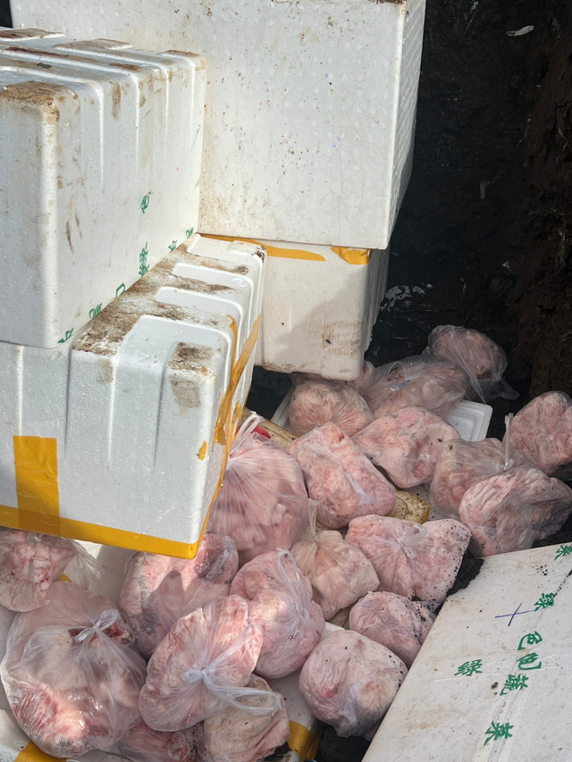 Toàn bộ hàng hoá là các sản phẩm từ thịt heo, thường được sử dụng trong mâm cơm hàng ngày của gia đình (Ảnh Chi cục QLTT tỉnh Đắk Lắk) Toàn bộ hàng hoá là các sản phẩm từ thịt heo, thường được sử dụng trong mâm cơm hàng ngày của gia đình (Ảnh Chi cục QLTT tỉnh Đắk Lắk)