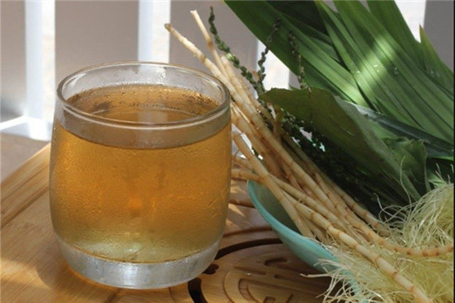 Râu ngô thường được sử dụng để nấu nước uống thanh nhiệt, mát gan. Râu ngô thường được sử dụng để nấu nước uống thanh nhiệt, mát gan.