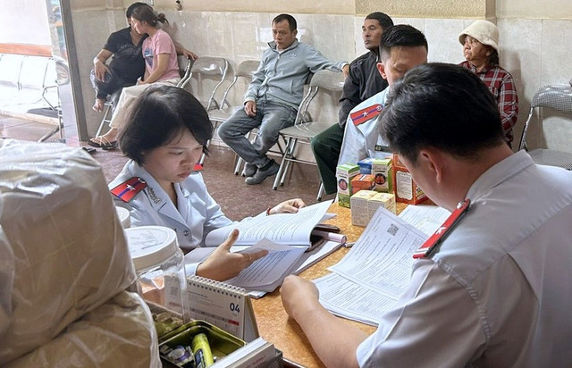 Thanh tra Sở Y tế Lâm Đồng kiểm tra 1 cơ sở khám bệnh, chữa bệnh bằng y học cổ truyền/Ảnh báo Lâm Đồng Thanh tra Sở Y tế Lâm Đồng kiểm tra 1 cơ sở khám bệnh, chữa bệnh bằng y học cổ truyền/Ảnh báo Lâm Đồng