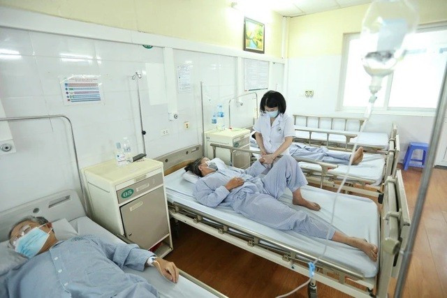 Bệnh nhân mắc sốt xuất huyết điều trị tại Bệnh viện Hữu nghị Việt Nam - Cu Ba. Ảnh: KT Bệnh nhân mắc sốt xuất huyết điều trị tại Bệnh viện Hữu nghị Việt Nam - Cu Ba. Ảnh: KT