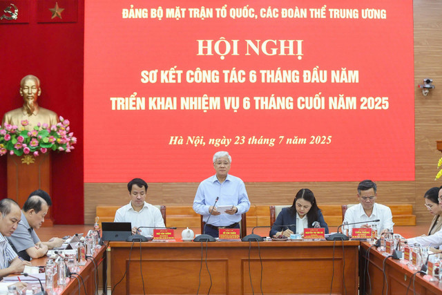 Ông Đỗ Văn Chiến chủ trì hội nghị. Ảnh: Quang Vinh 1.jpg