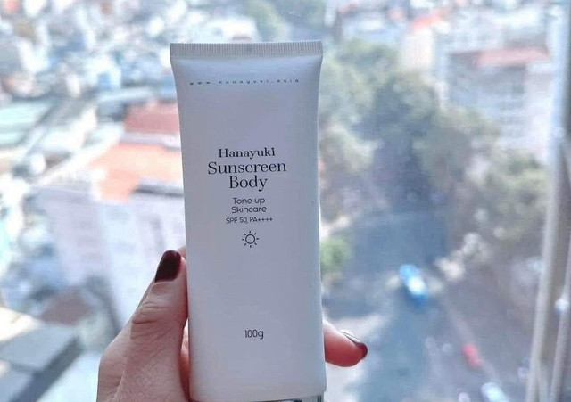 Kem chống nắng của công ty chồng Đoàn Di Băng bị buộc thu hồi trên toàn quốc. Ảnh: Hanayuki. 11-1653.jpg