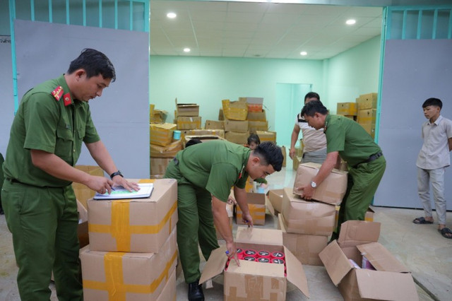 Công an thu giữ sản phẩm/Ảnh CAND. Công an thu giữ sản phẩm/Ảnh CAND.