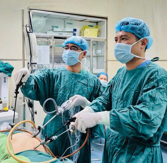 Các bác sĩ Bệnh viện Quân y 4 đã giải phóng được vùng tổn thương, cắt bỏ hoàn toàn ruột thừa hoại tử - Ảnh Bệnh viện Quân y 4 Các bác sĩ Bệnh viện Quân y 4 đã giải phóng được vùng tổn thương, cắt bỏ hoàn toàn ruột thừa hoại tử - Ảnh Bệnh viện Quân y 4