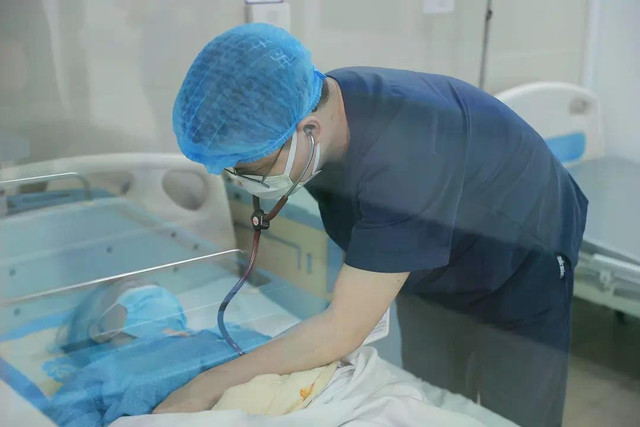 Bệnh nhân Covid-19 đang được điều trị tại Bệnh viện Thanh Nhàn. (Ảnh hanoionline.vn) Bệnh nhân Covid-19 đang được điều trị tại Bệnh viện Thanh Nhàn. (Ảnh hanoionline.vn)