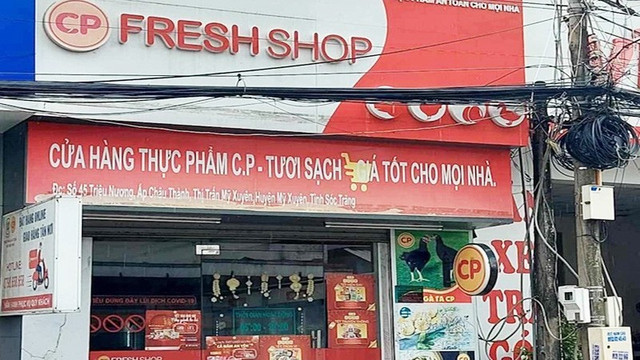 Một cửa hàng kinh doanh thực phẩm vi phạm giấy chứng nhận an toàn thực phẩm hết hạn/ Ảnh ND Một cửa hàng kinh doanh thực phẩm vi phạm giấy chứng nhận an toàn thực phẩm hết hạn/ Ảnh ND