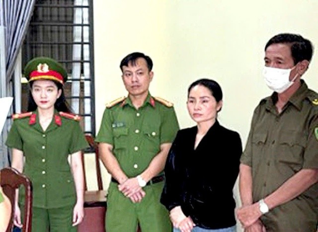Đối tượng Hợi nghe lệnh bắt giam. Ảnh: CA. Đối tượng Hợi nghe lệnh bắt giam. Ảnh: CA.