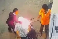 Người đàn ông thả tàn thuốc lá vào xe đang đổ xăng vì bị nhắc nhở