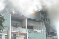 Cháy nhà 4 tầng trong hẻm ở Đà Nẵng, lửa bùng lên cùng tiếng nổ lớn