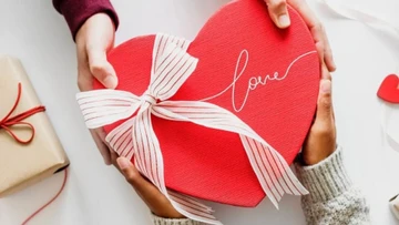 Gợi ý quà Valentine ấm áp cho các cặp đôi yêu xa