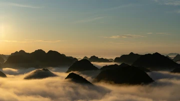 Theo bước chân du khách lên đỉnh Nà Lay săn mây, ngắm sao