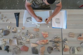 Phát hiện mảnh gốm 3.000 năm tuổi khắc cung thủ bí ẩn