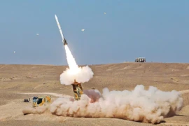 Các cuộc diễn tập trước đây từng triển khai những hệ thống như tên lửa đất đối không dòng Khordad và các tổ hợp pháo – tên lửa tầm ngắn, được tối ưu hóa để đối phó UAV và các mối đe dọa bay thấp (Nguồn ảnh: Bộ Quốc phòng Iran)