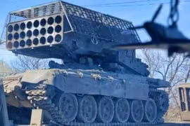 Nga triển khai hệ thống TOS-1A Solntsepek bản nâng cấp chống UAV siêu đỉnh 