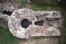 Di tích La Mã hình tròn với giếng thiêng hé lộ bí ẩn lịch sử