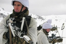 Thủy quân Lục chiến Hoàng gia Anh trong đợt triển khai mùa đông - Bộ Quốc phòng Anh.