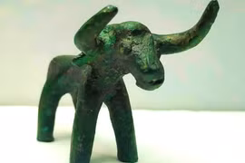 Bức tượng bò nhỏ 2.500 năm tuổi làm sáng tỏ bí mật Hy Lạp cổ