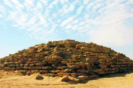 Bí ẩn kim tự tháp bậc thang 4.600 năm tuổi ở Ai Cập 