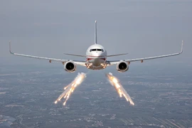 “Pháo đài bay” Boeing 737 với màn trình diễn gây chấn động