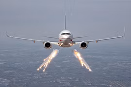 “Pháo đài bay” Boeing 737 với màn trình diễn gây chấn động