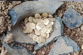Tìm thấy 103 đồng tiền vàng quý giá trong đền Shiva cổ