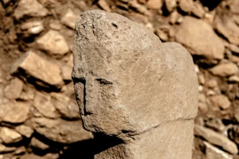 Cận cảnh 'khuôn mặt người' 12.000 năm tuổi 