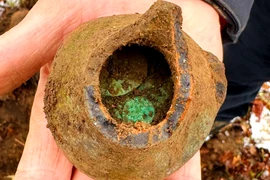 Phát lộ kho báu gồm 600 đồng tiền thời Trung Cổ 