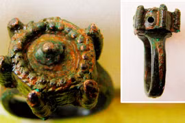 Chiếc nhẫn tẩm độc thế kỷ 14 hé lộ bí mật ám sát rùng rợn