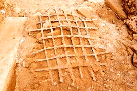 Song sắt cửa sổ thời La Mã hiếm hoi, nguyên vẹn chưa từng thấy 