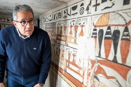 Phát hiện nhiều lăng mộ cổ gần Kim tự tháp Ai Cập 