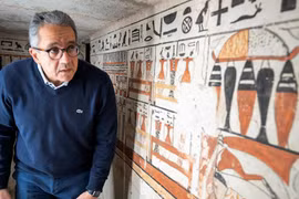 Phát hiện nhiều lăng mộ cổ gần Kim tự tháp Ai Cập 