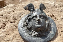 Huy chương cổ Medusa 1.800 năm hé lộ bí mật rợn người