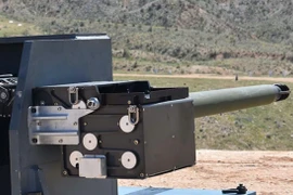 Pháo tự động XM913 Bushmaster cỡ 50 mm của Northrop Grumman kết hợp hỏa lực nạp đạn hai luồng với các loại đạn nổ trên không có thể lập trình và đạn xuyên giáp, cho phép bắn chính xác khi đang cơ động và nhanh chóng tiêu diệt các mục tiêu bọc giáp cũng như được bảo vệ, phục vụ cho xe chiến đấu bộ binh XM30 của Lục quân Mỹ (Nguồn ảnh: Northrop Grumman).