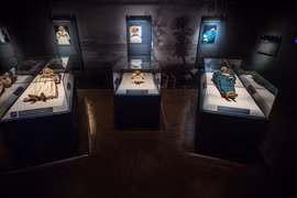 Bật nắp quan tài 2.000 năm tuổi, cảnh tượng bên trong gây choáng