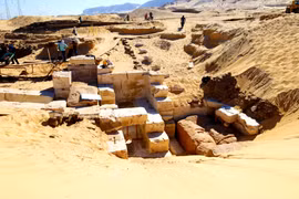 Chấn động lăng mộ cổ Ai Cập được phát hiện sâu 7 mét dưới đất