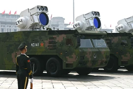 Trung Quốc 'úp mở' sử dụng vũ khí laser trên bộ thế nào?