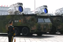 Trung Quốc 'úp mở' sử dụng vũ khí laser trên bộ thế nào?