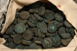 254 đồng xu cổ lộ diện từ tàn tích Nhà thờ Hồi giáo gây chấn động