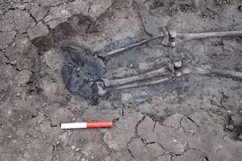 Chuyên gia 'đứng hình' phát hiện hài cốt 500 tuổi, mang ủng da còn nguyên