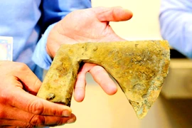 Rìu chiến lớn nhất thời trung cổ bất ngờ được tìm thấy 