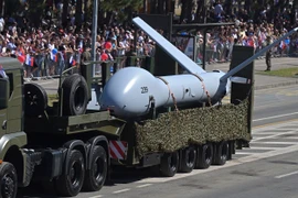 Serbia gây sốc với dàn vũ khí khủng trong buổi duyệt binh lịch sử