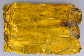 Xôn xao mảnh bia nguyền rủa bằng vàng của người La Mã 