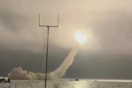 Phóng tên lửa FP-5.