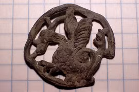 Sự thật rồng thiêng "ẩn nấp" trong huy hiệu thời trung cổ 