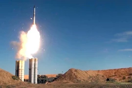 Việc Ấn Độ mua sắm hệ thống tên lửa S-400 không chỉ nhằm bù đắp số tên lửa đã sử dụng, mà còn hướng tới khôi phục đầy đủ chiều sâu kho dự trữ tên lửa tầm xa – yếu tố then chốt tạo nền tảng cho năng lực răn đe và chống tiếp cận/khước từ khu vực (deterrent and denial effects) của S-400. (Nguồn ảnh: Bộ Quốc phòng Nga)