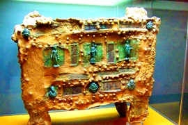 Phát hiện chiếc rương La Mã cổ đại chứa kho báu bí mật