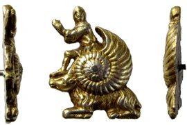 Tượng hiệp sĩ trong vỏ ốc sên gây sốc, meme Trung Cổ có thật?