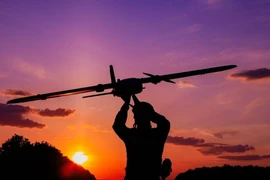 Trời đêm Moscow sáng rực, Ukraine tập kích UAV quy mô lớn vào Nga
